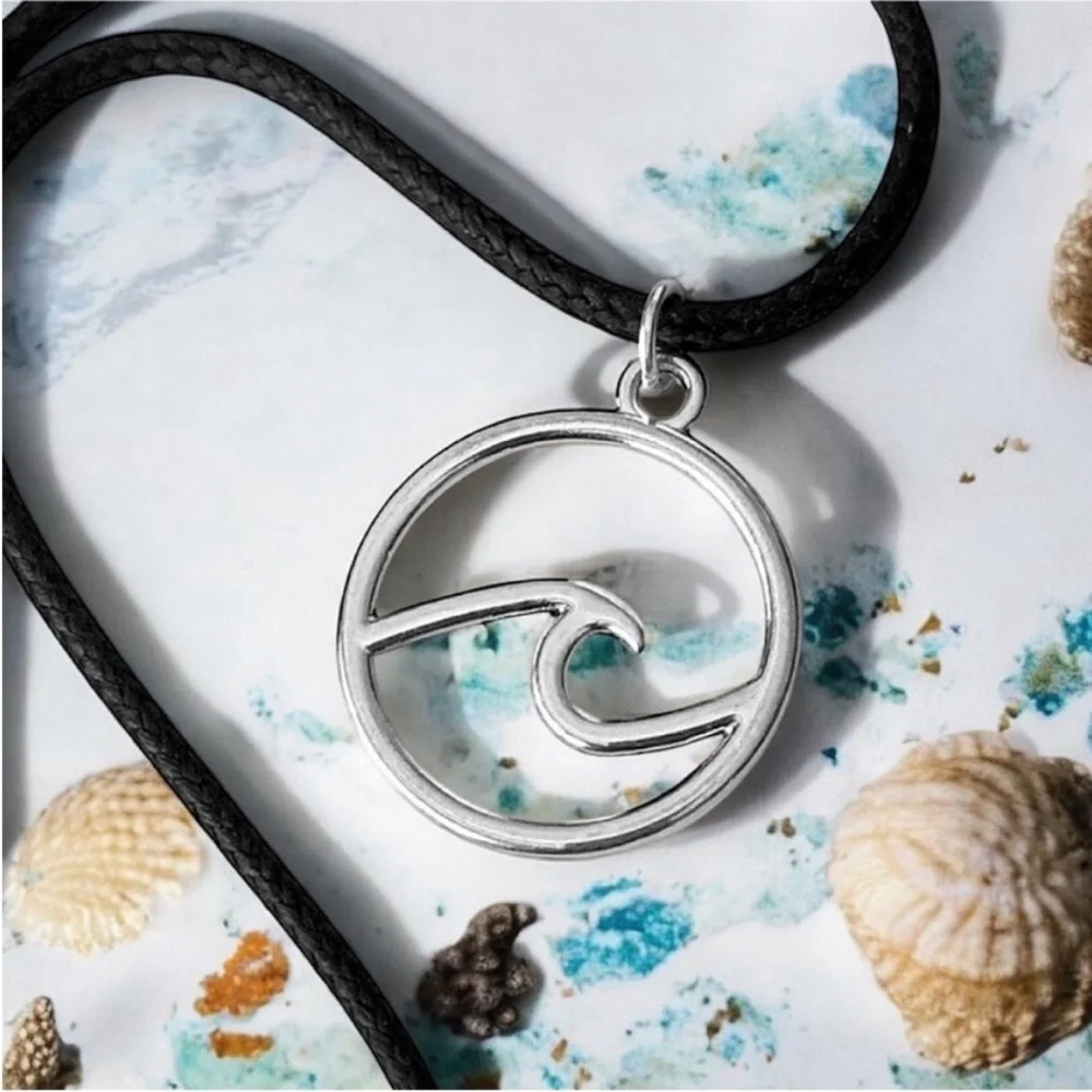 5 For $25💫Silver Ocean Wave Pendant